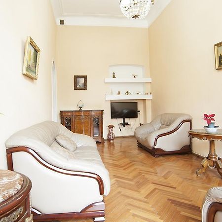Apartment In Purtseladze Street 第比利斯 外观 照片