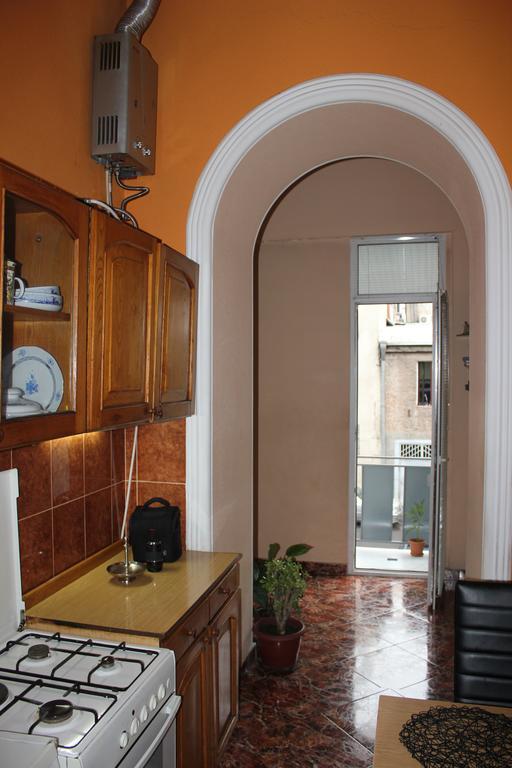 Apartment In Purtseladze Street 第比利斯 外观 照片