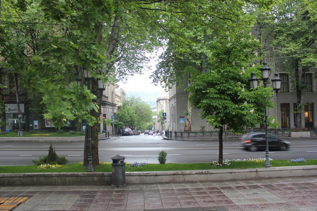 Apartment In Purtseladze Street 第比利斯 外观 照片