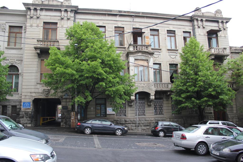Apartment In Purtseladze Street 第比利斯 外观 照片