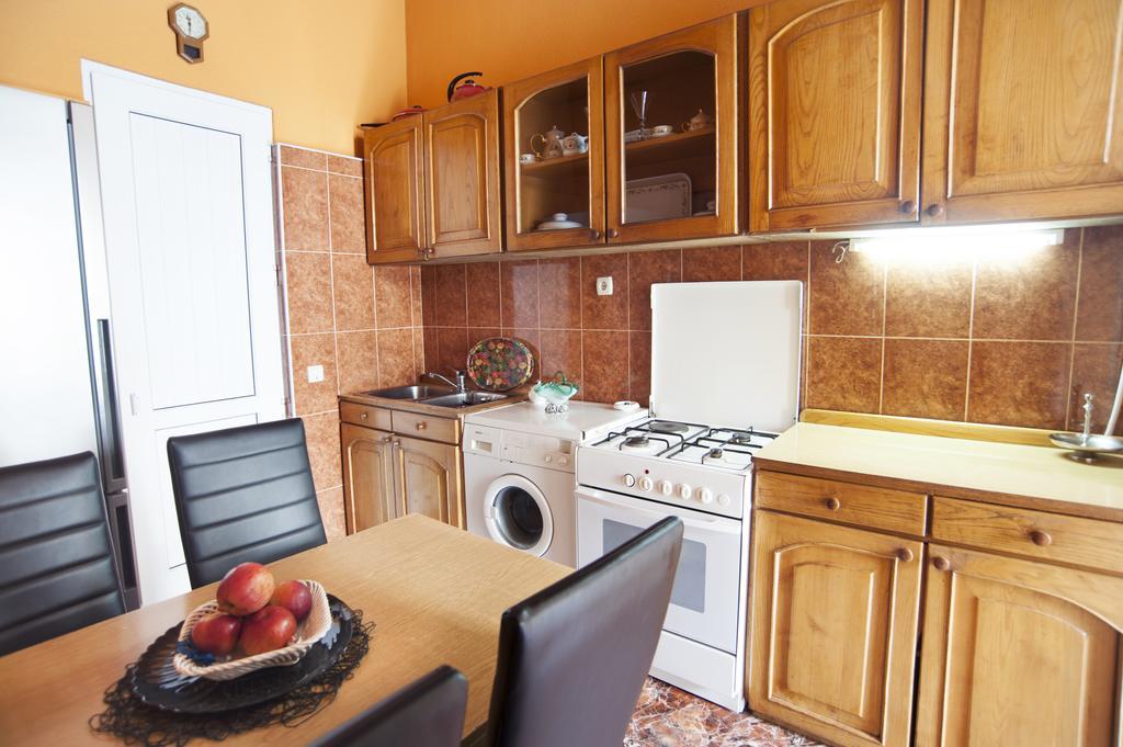 Apartment In Purtseladze Street 第比利斯 外观 照片