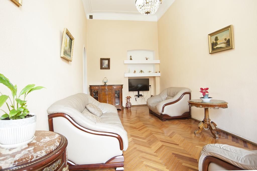Apartment In Purtseladze Street 第比利斯 外观 照片