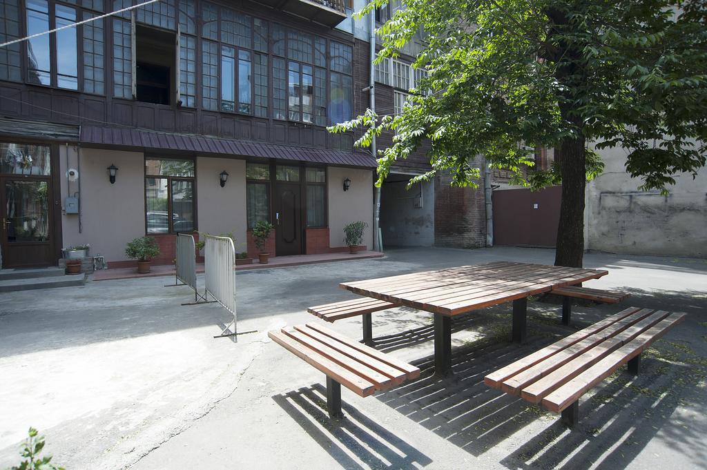 Apartment In Purtseladze Street 第比利斯 外观 照片