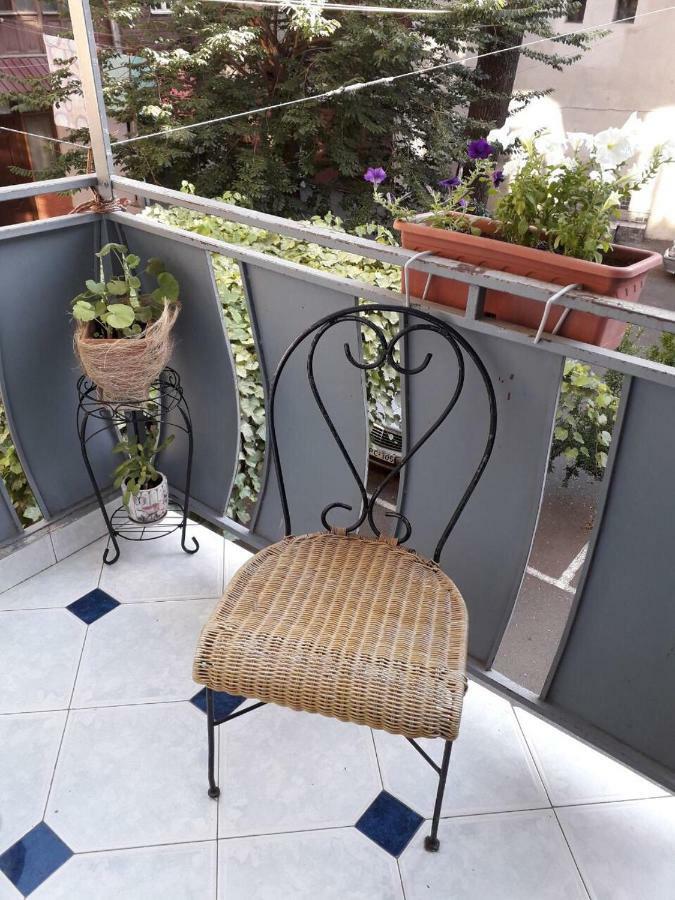 Apartment In Purtseladze Street 第比利斯 外观 照片